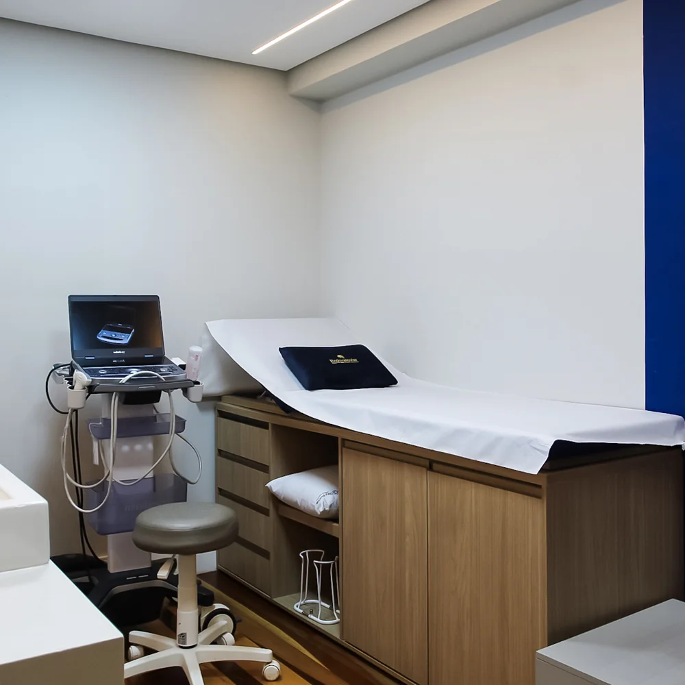Sala de exame com ultrassom Doppler